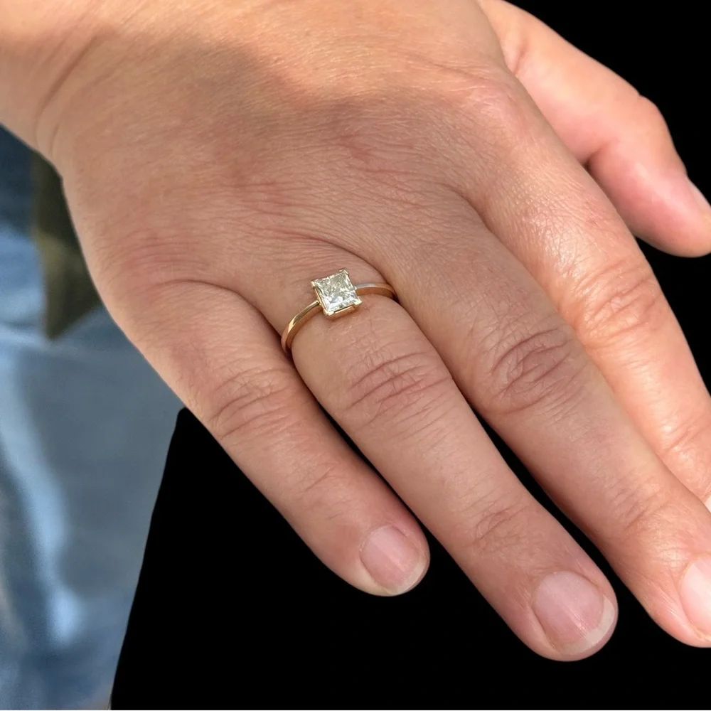 NEW 18K Yellow Gold Princess-Cut Diamond Solitaire Ring – Size 7